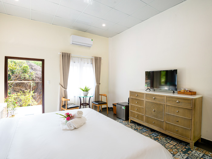 Deluxe Room: King-size bed, Waterfall View and Balcony