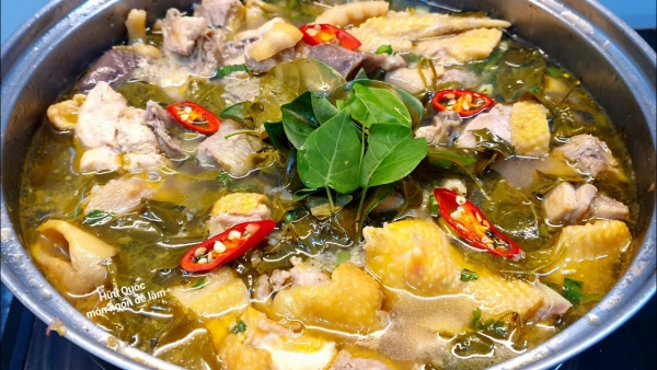 Lẩu gà lá giang nguyên con